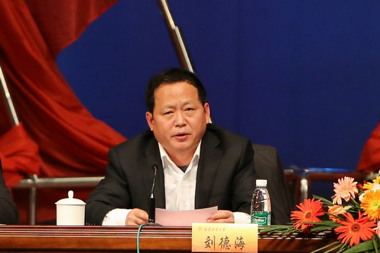 王强同志先进事迹首场报告会在南京举行